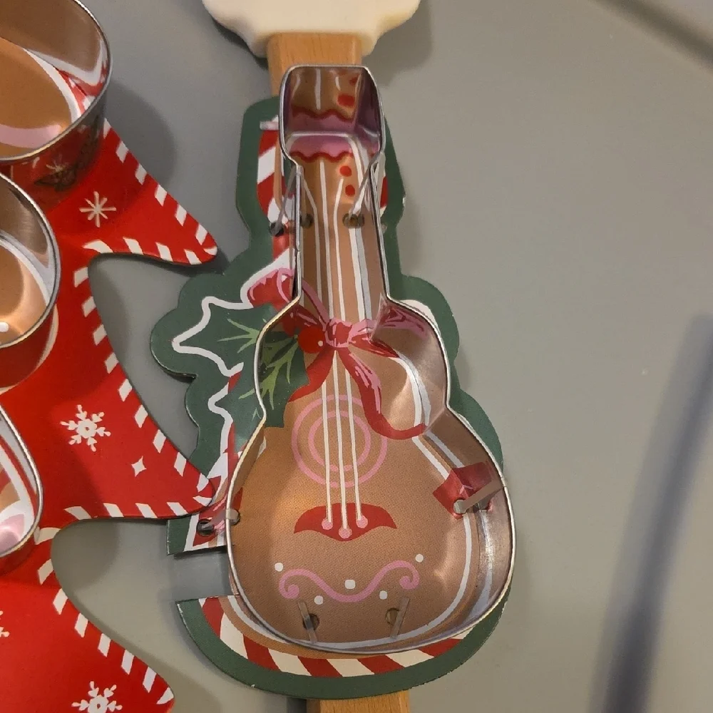 Dolly Parton create festive